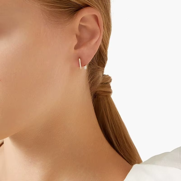 Stella Curve Stud Earrings